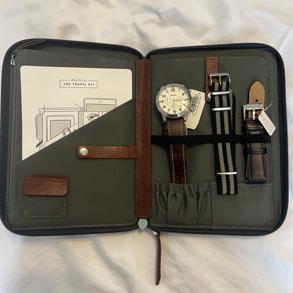 Fossil Summer Travel Pilot Watch Set - Picture 2 of 7
